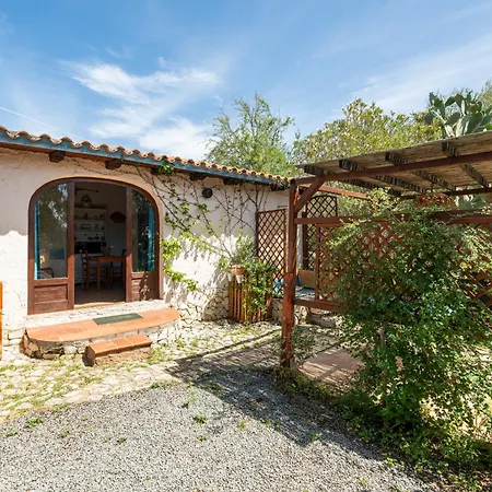 Beach Room Apartment Lägenhet Quartu SantʼElena